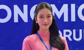 Á hậu 'Hoa hậu Việt Nam' Phương Anh xuất hiện ấn tượng vai trò người dẫn chương trình, xứng danh 'người đẹp tri thức'