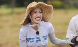 Chi Pu hiếm hoi tâm sự về lần xuất ngoại tham gia show âm nhạc Hoa ngữ, khiến nữ ca sĩ có nhiều sự thay đổi