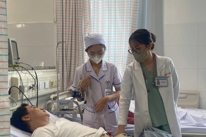 Nhập viện hàng loạt sau khi ăn bánh mì ở TPHCM 