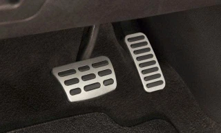 Trung Quốc sắp cấm xe điện mặc định chế độ lái 'một bàn đạp'