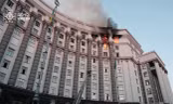 Tòa nhà Chính phủ Ukraine bốc cháy sau cuộc không kích của Nga
