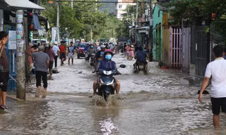 Nước sông Cái dâng cao, người dân Khánh Hòa chống chọi đợt ngập mới