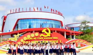 Khánh Hòa 'thay áo mới' chào mừng Đại hội đại biểu Đảng bộ tỉnh