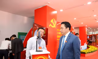 Cách điểm danh mới lạ ở Đại hội đại biểu Đảng bộ tỉnh Khánh Hòa 