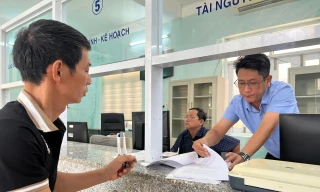 Chính quyền 2 cấp ở Khánh Hòa: Cán bộ 'chạy đua', người dân được phục vụ ra sao?