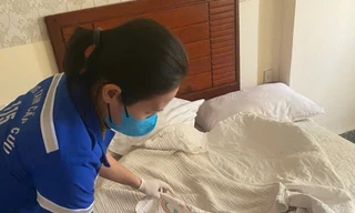 Em bé chào đời ngay tại khách sạn sơ tán lũ ở Nha Trang