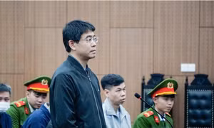 Chồng cựu Cục trưởng Trần Việt Nga 'phanh' việc nhận tiền cảm ơn vì thấy nhiều vụ nhận hối lộ bị phát giác