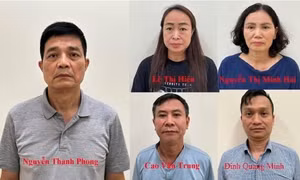 Hai cựu Cục trưởng Cục An toàn thực phẩm hầu tòa vụ 'ăn chia' tiền hối lộ