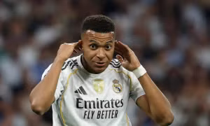 Chủ tịch Perez nóng mắt với Mbappe