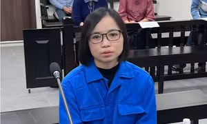 Nhân viên ngân hàng mời khách hàng mở thẻ tín dụng rồi chiếm đoạt tiền 
