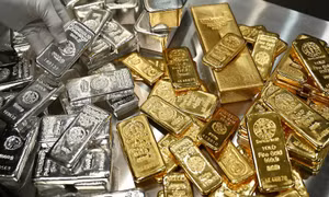 Giá vàng đi lên, giá bạc rơi khỏi đỉnh 
