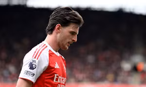 Kịch tính đua vô địch Ngoại hạng Anh: Arsenal tự dâng cơ hội cho Man City