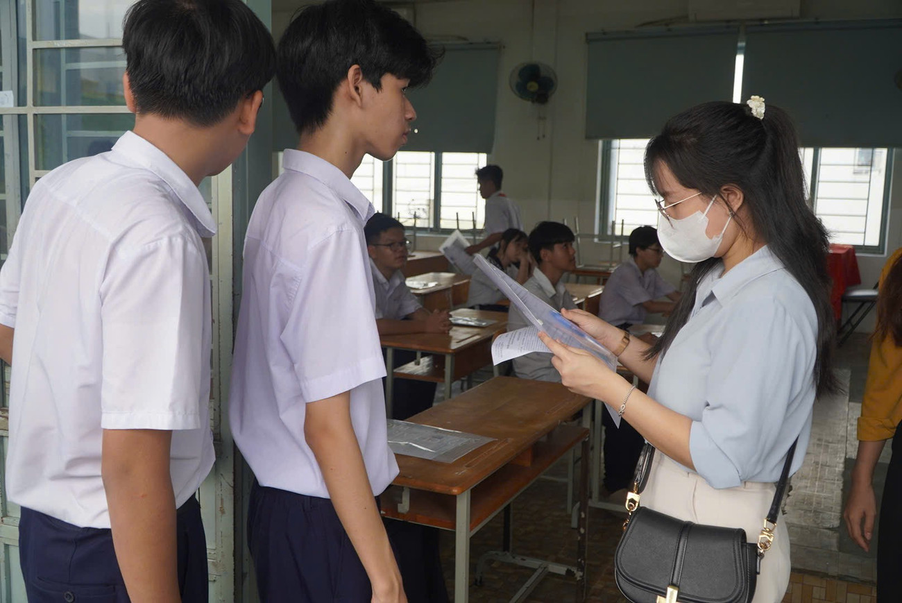 Thí sinh TPHCM trong kỳ thi thi tốt nghiệp THPT 2025 7c58d681698edfd0869f.jpg