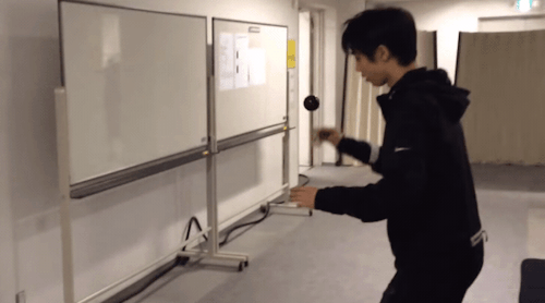 "Hoàng tử trượt băng" Hanyu Yuzuru rất thích chơi Kendama. "Hoàng tử trượt băng" Hanyu Yuzuru rất thích chơi Kendama.