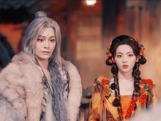 ...từ tiểu tiên Vân Tường và chiến thần Sơ Không. ...từ tiểu tiên Vân Tường và chiến thần Sơ Không.