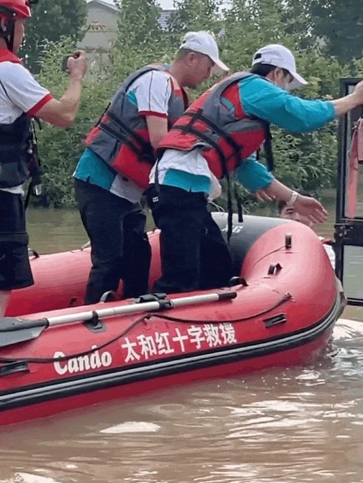 Khác với lời tố cáo Vương Nhất Bác chẳng làm gì. Khác với lời tố cáo Vương Nhất Bác chẳng làm gì.