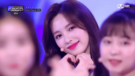 Trước đó, Huh Ji Won đã được khen nhan sắc trong ca khúc chủ đề O.O.O.