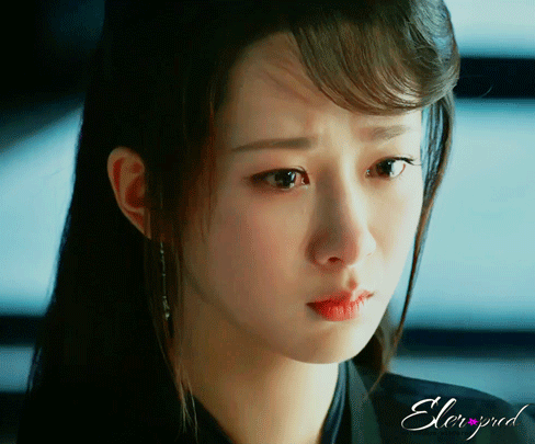 Nước mắt cầu mong cho mối duyên này nối lại.