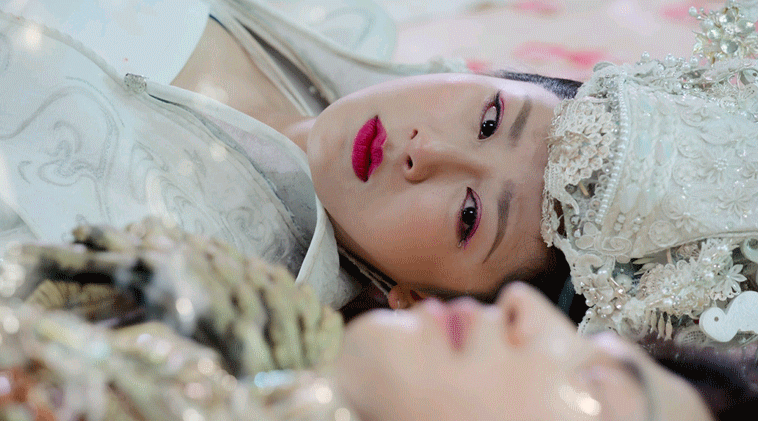 Một ánh mắt chứa ngàn vạn cảm xúc.