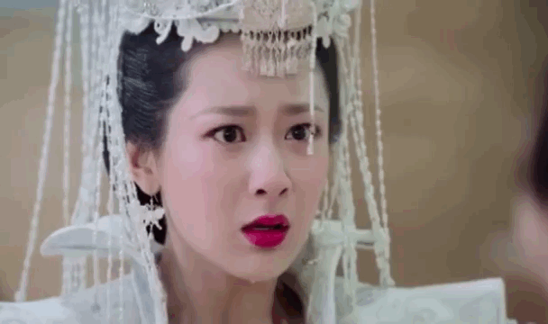 Cảm xúc xen lẫn giữa bàng hoàng, đau khổ và thù hận.