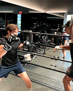 Khoe kỹ năng xịn sò nha. Khoe kỹ năng xịn sò nha.