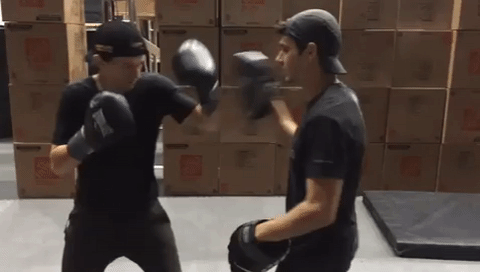 Có vẻ Tom rất thích đấm bốc đấy. Có vẻ Tom rất thích đấm bốc đấy.