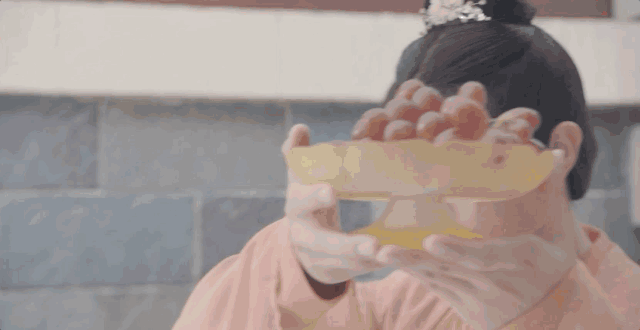 Một lần nữa, Hứa Khải lại giả gái chọc cười khán giả trong "Thiên Vũ Kỷ".