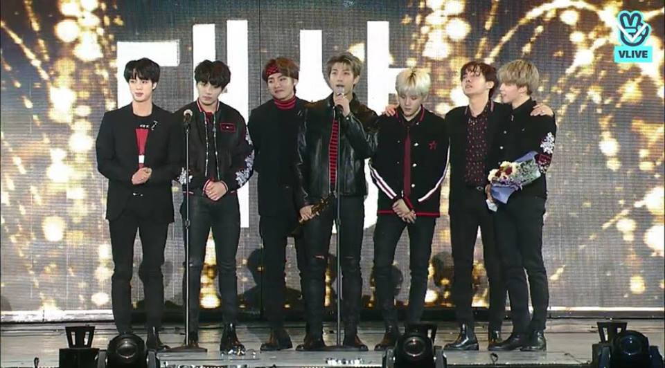 BTS đạt Daesang (Ảnh: BTS Vietnamese Fanpage)