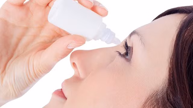 8 thói quen hàng ngày gây hại cho mắt ảnh 5