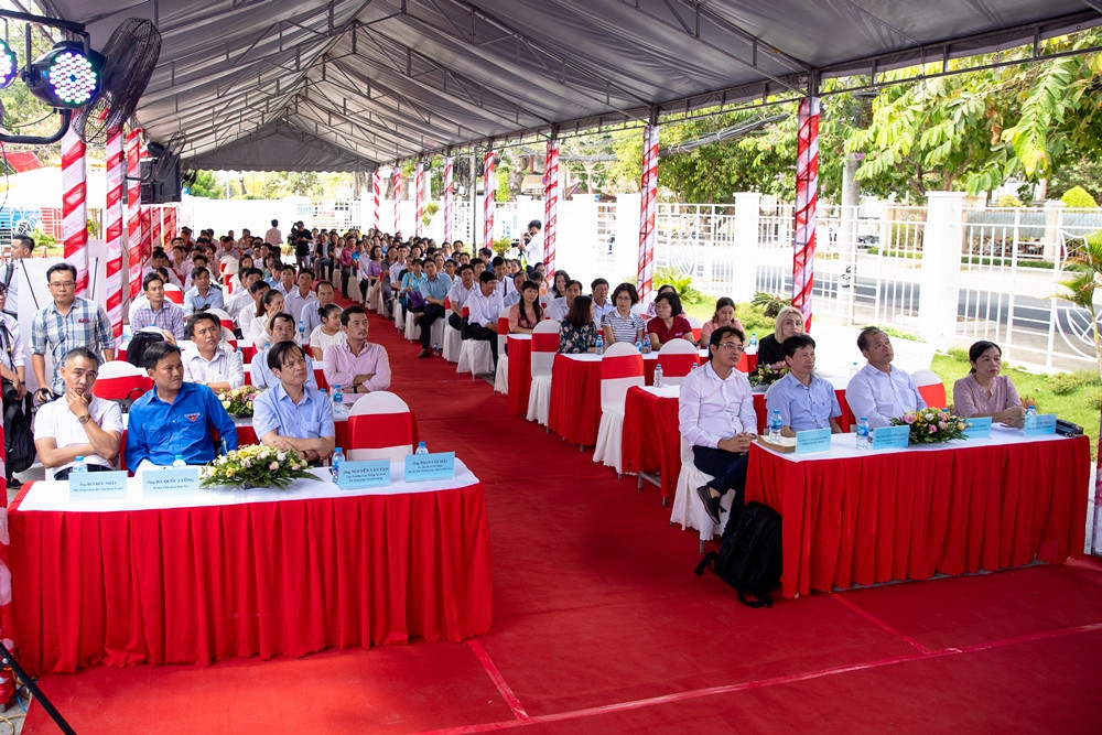 Giải thưởng cho cuộc thi này cũng là một động lực đầy hấp dẫn khi tổng giá trị các giải lên đến hơn 370 triệu đồng, trong đó, riêng giải nhất đã là 65 triệu đồng.