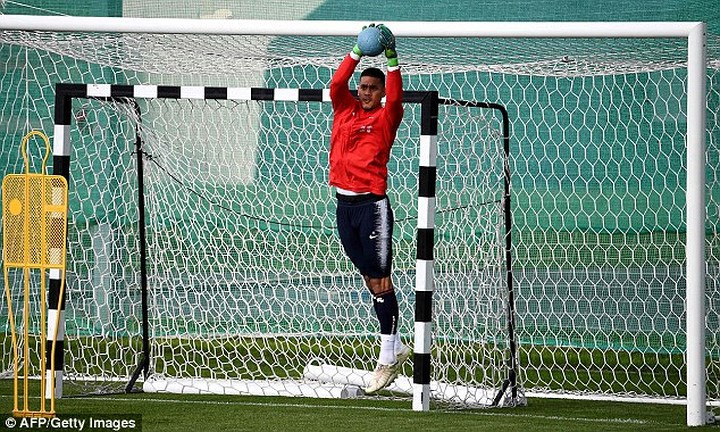 Thủ môn dự bị Alphonse Areola tích cực tập luyện, anh chưa có cơ hội thể hiện ở World Cup 2018
