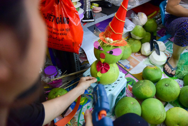 Nhiều hình thú, nhân vật cũng được sáng tạo từ hoa quả để tạo thành mâm cỗ cho dịp Tết Trung thu.