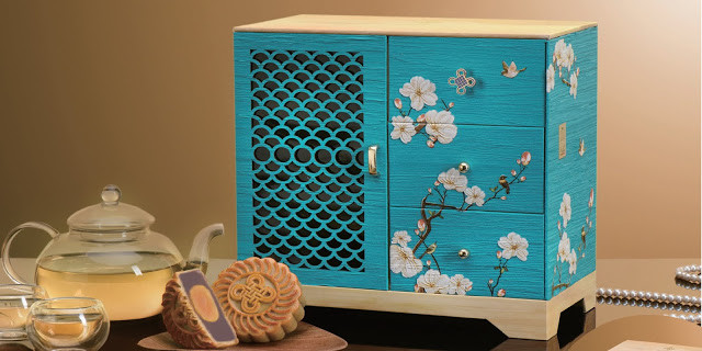 Hộp bánh của khách sạn Daewoo như chiếc hộp xoàn của các phi tần ngày xưa