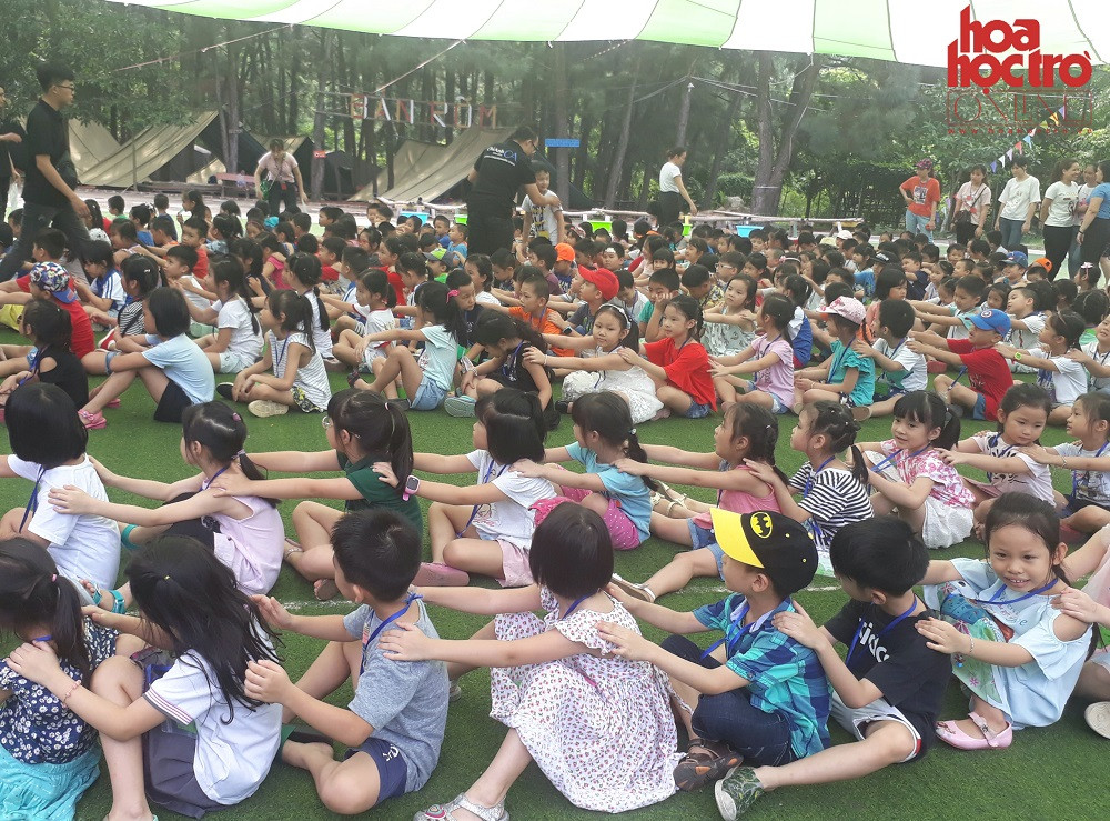 Bạn nhỏ nào cũng rất hào hứng, chơi hết sức, vui hết mình với các hoạt động của chương trình.