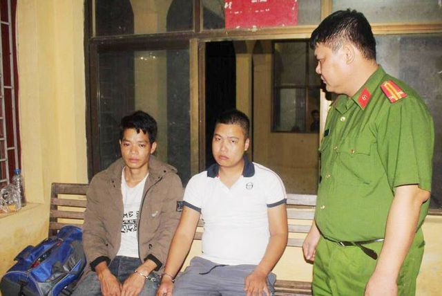 Hai đối tượng Đại và Thám tại Cơ quan Công an đã khai nhận toàn bộ hành vi đổ chất thải đầu nguồn nước vào Nhà máy nước sạch sông Đà.