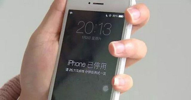 Chiếc iPhone bị khóa trong gần 48 năm.