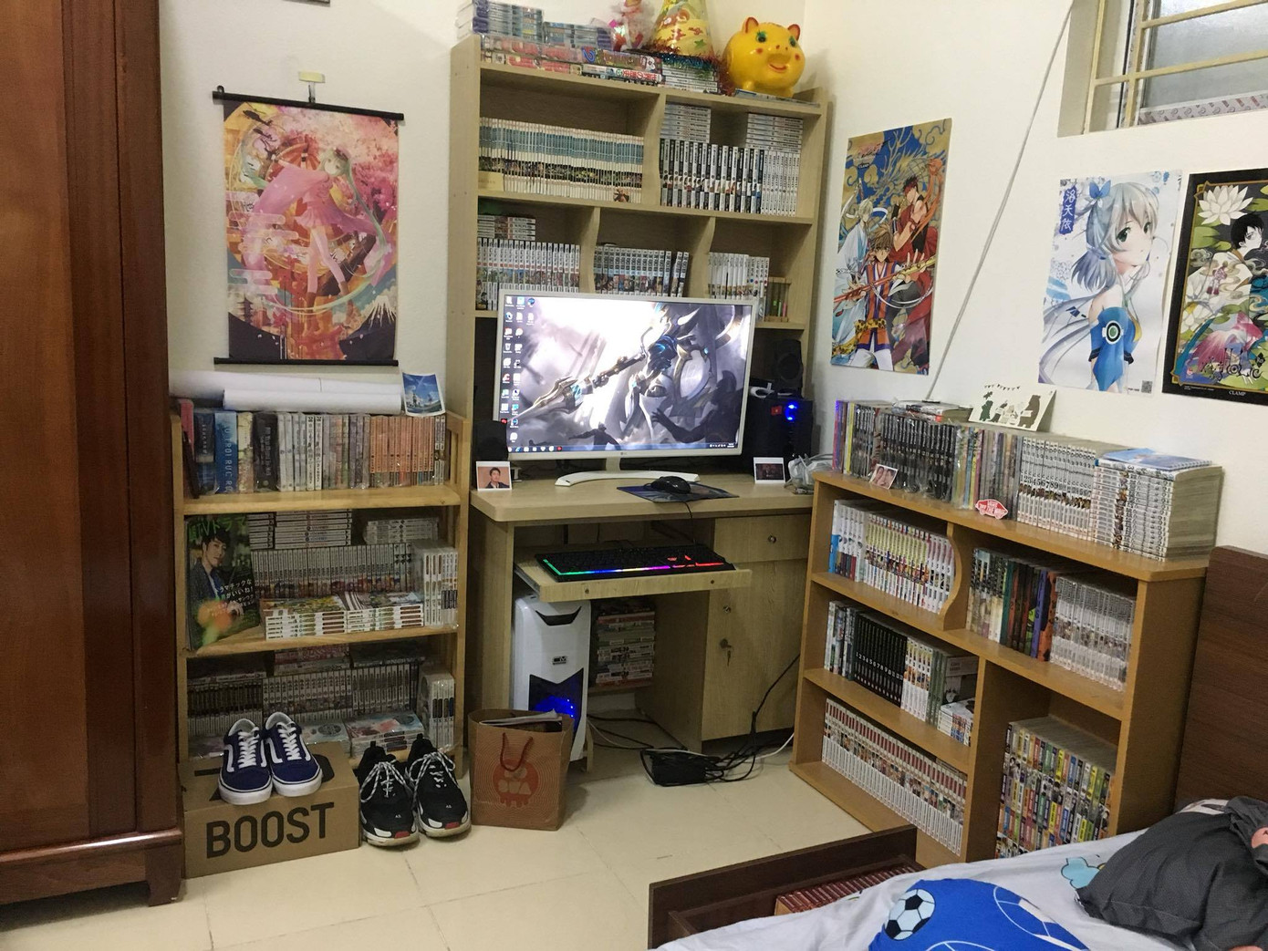 Rất nhiều fan Manga sẽ phải ganh tị với căn phòng của anh bạn này