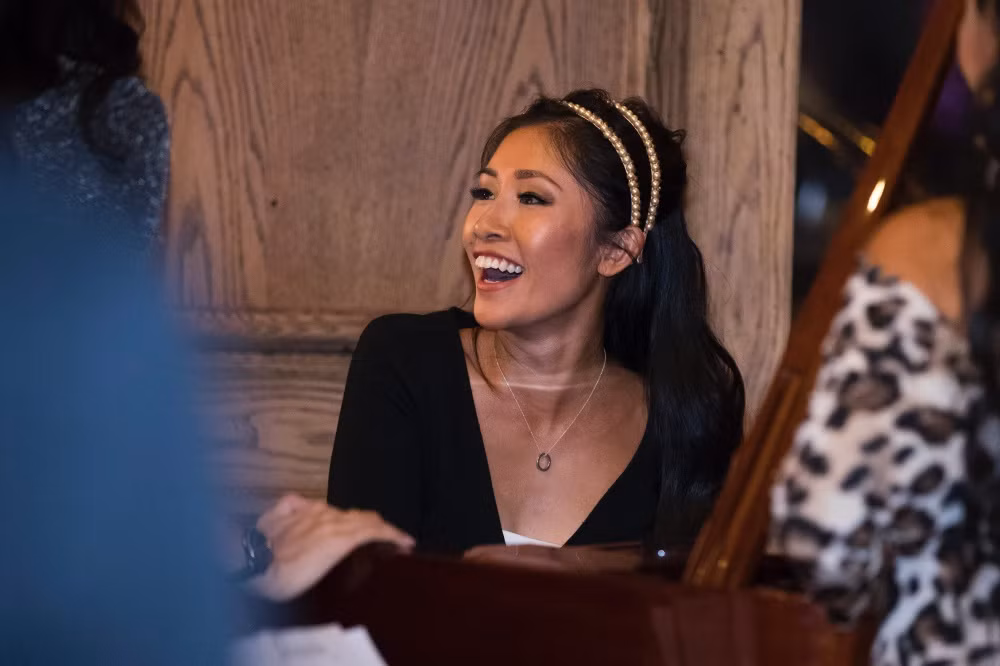 Vân Anh được biết đến như là nghệ sĩ piano, nhạc sĩ và TV host nổi tiếng tại Úc. Cô đồng thời cũng là giảng viên, fashionista, blogger và người mẫu.