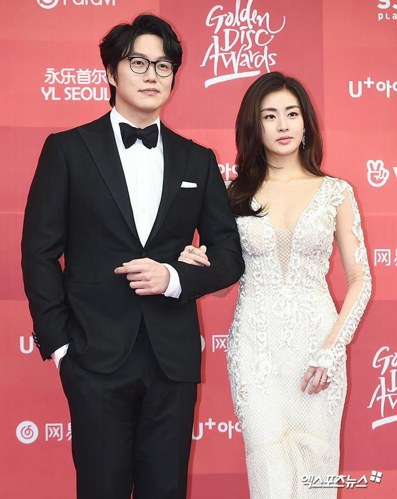 Sung Si Kyung và Kang Sora đảm nhiệm vai trò MC của GDA hôm nay.
