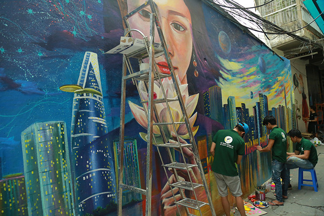 ... đã biến thành bức tranh lớn.