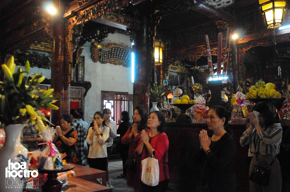 Quan Trấn Vũ được tương truyền nhiều lần giúp nhân dân ta đánh đuổi xâm lược, tiêu diệt yêu ma nên đến ngày nay vân được người dân tôn thờ.