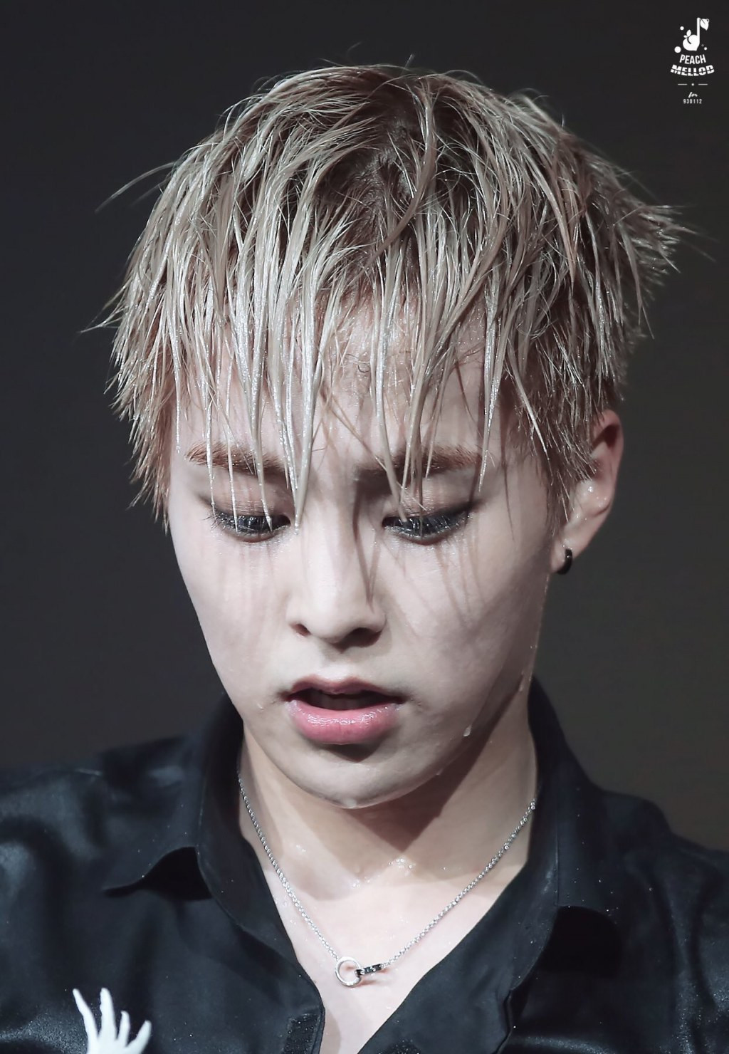 Fan nào mà không mềm lòng trước hình ảnh này của Xiumin (EXO)?