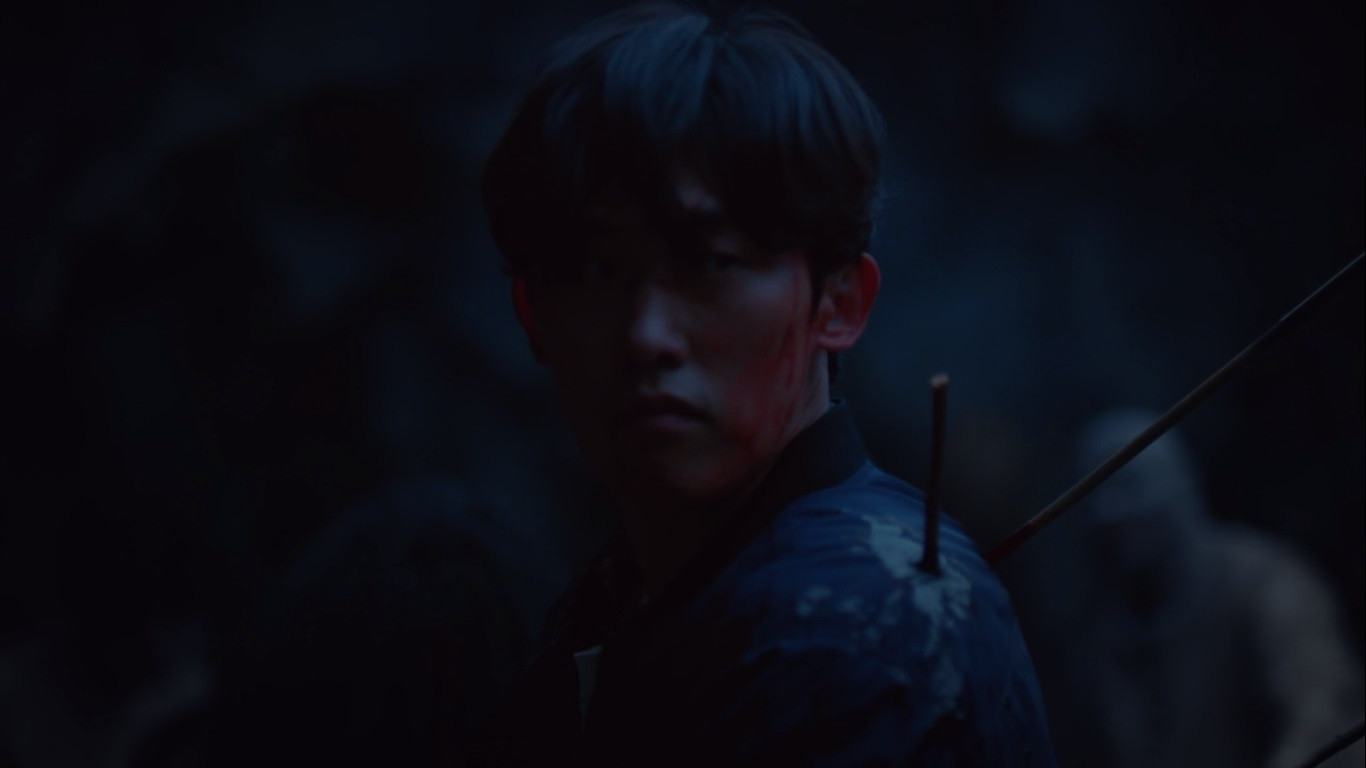 Khi thấy Seo Jeong Hun đang mất tích xuất hiện giải cứu mình, Yoo Jin Woo đã vô cùng vui mừng.