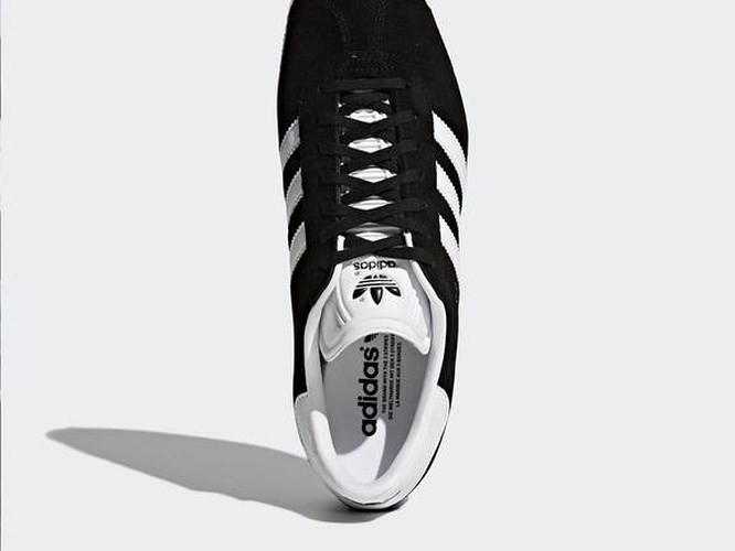 Tháng 6, nhà sản xuất quần áo thể thao Adidas cho biết trang web của họ đã bị tấn công và dữ liệu - bao gồm thông tin liên hệ, tên người dùng và mật khẩu- đã bị đánh cắp.