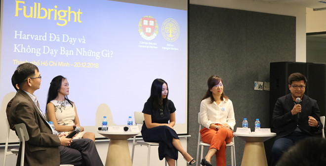 Nhiều câu chuyện về ĐH Harvard được các cựu sinh viên trường này kể lại trong buổi tọa đàm chiều 20/12 ở TP.HCM. Ảnh: M.N.
