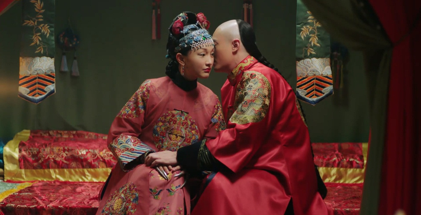 Trong ngày thành hôn, cả Như Ý và Cao Hi Nguyệt cùng vào phủ, nhưng Hoằng Lịch chỉ sang phòng của Như Ý.