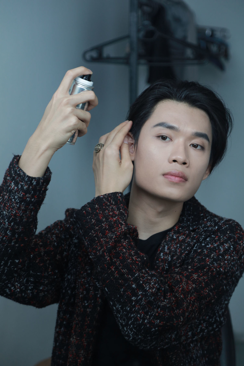 Diễn viên Quang Trung là người hóa thân vào vai Valak đầy duyên dáng.