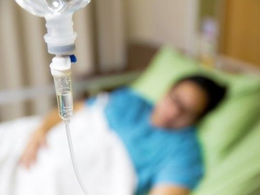 Nghi vấn đặt ra rằng đã có kẻ cố tình tiêm thuốc sát trùng để đẩy các nạn nhân tới gần hơn với cái chết.