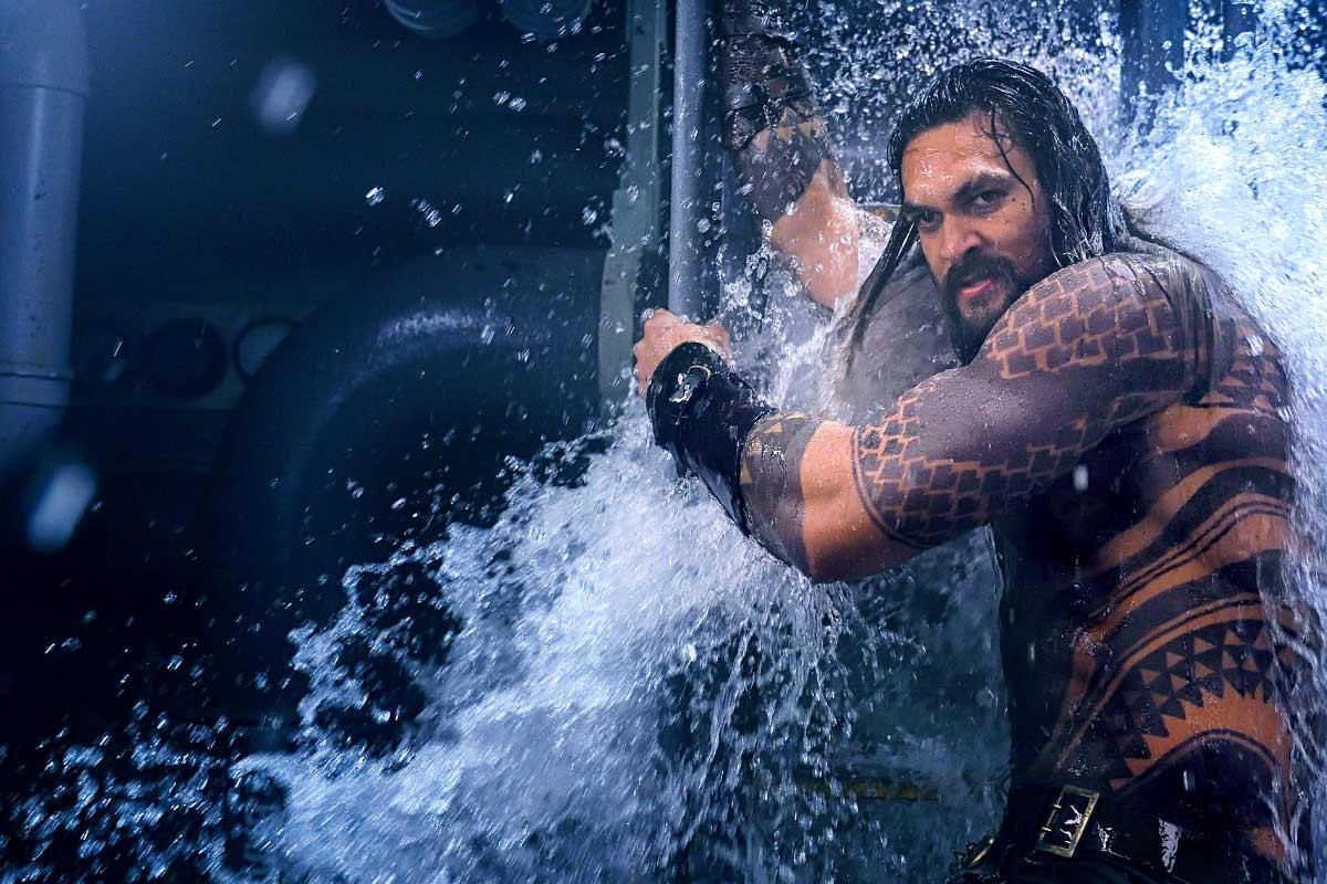 Aquaman phải tìm cây đinh ba thần và trở thành vua mới của Atlantis.