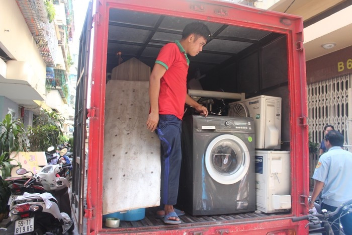 Các chi phí di dời đồ đạc đều do quận hỗ trợ. (Ảnh: Trần Tiến)